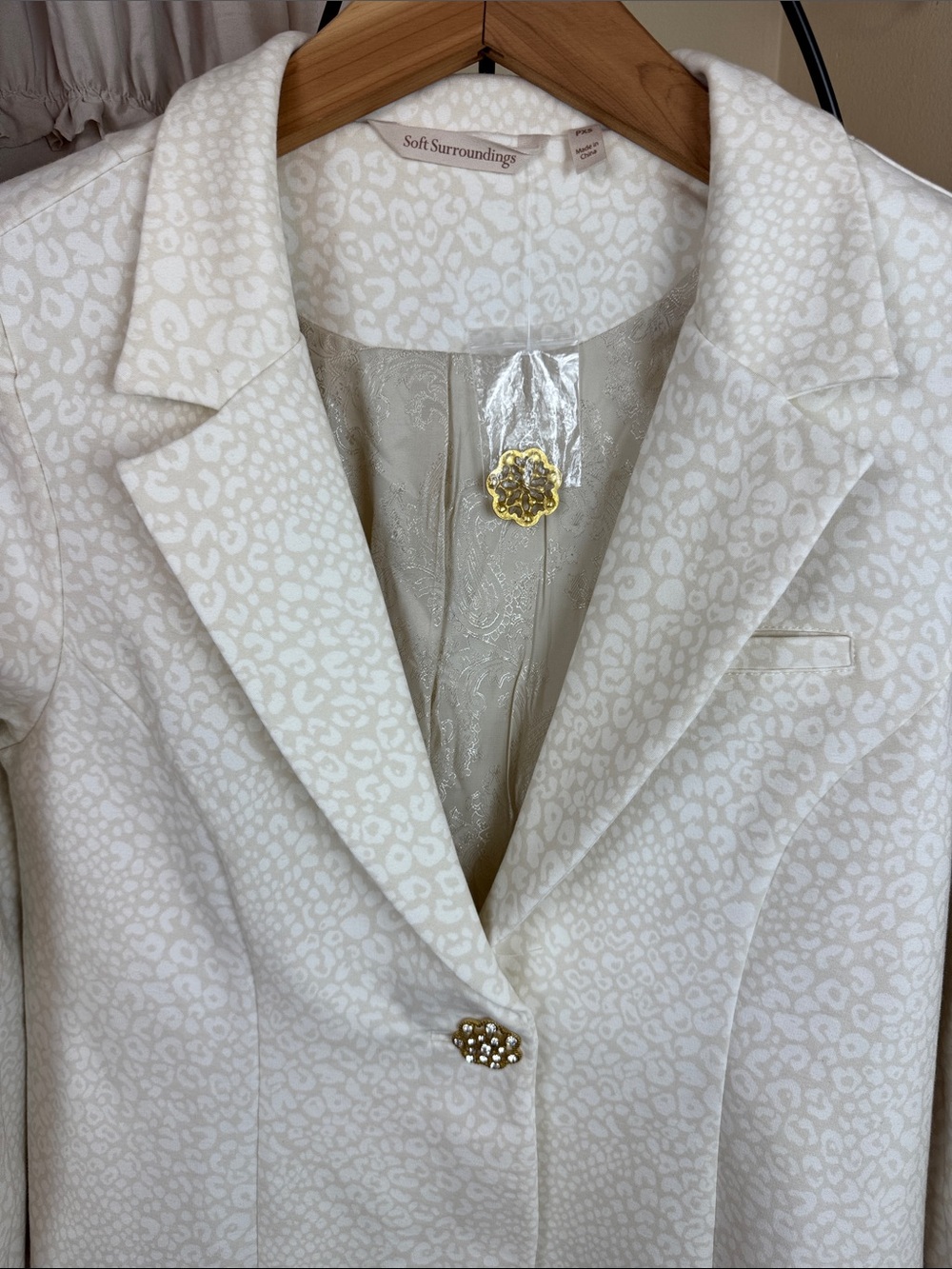Soft Surroundings Cream Leopard Print Blazer Gold Rhinestone Buttons Size PXS - Picture 3 of 10